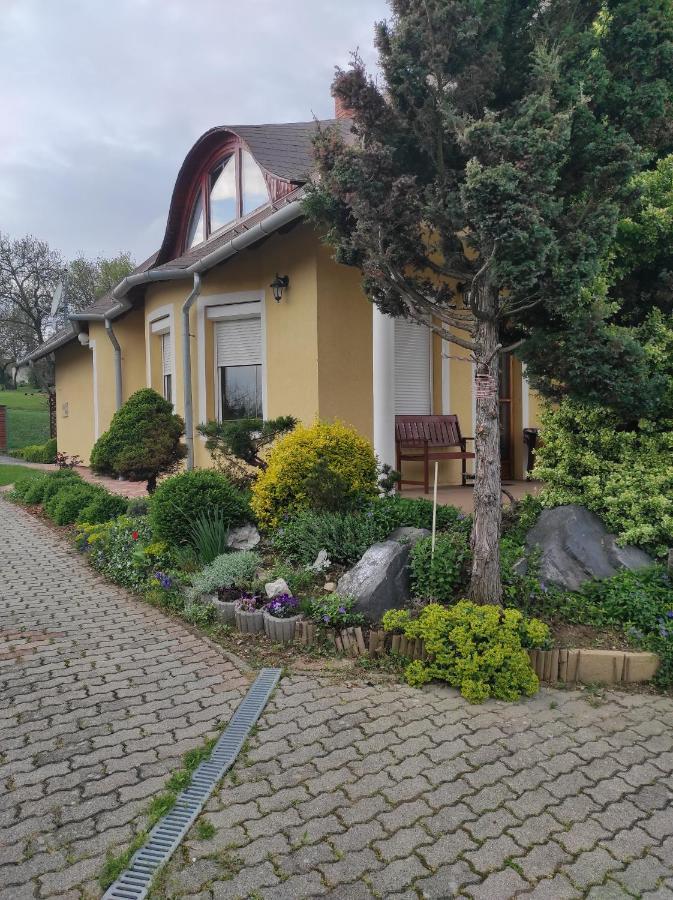 Dorina Apartman ザラカロシュ エクステリア 写真